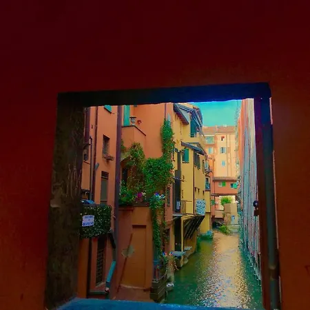 Apartment La Finestrella Sul Canale Di Via Piella