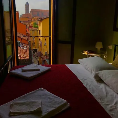 La Finestrella Sul Canale Di Via Piella * Bologna