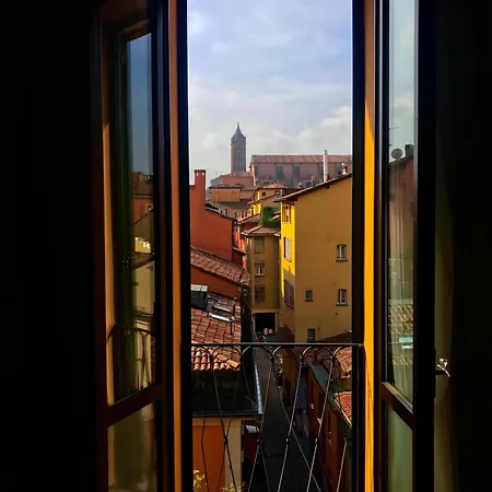 La Finestrella Sul Canale Di Via Piella *